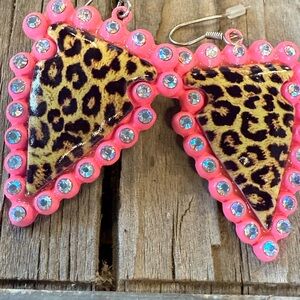 Metal Arrowhead Earrings NWOT